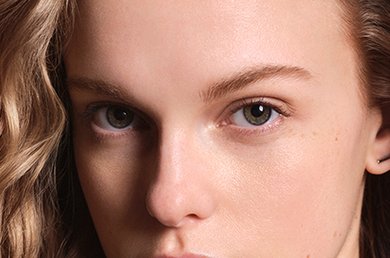Woman with blonde wavey hair looking into the camera mobile